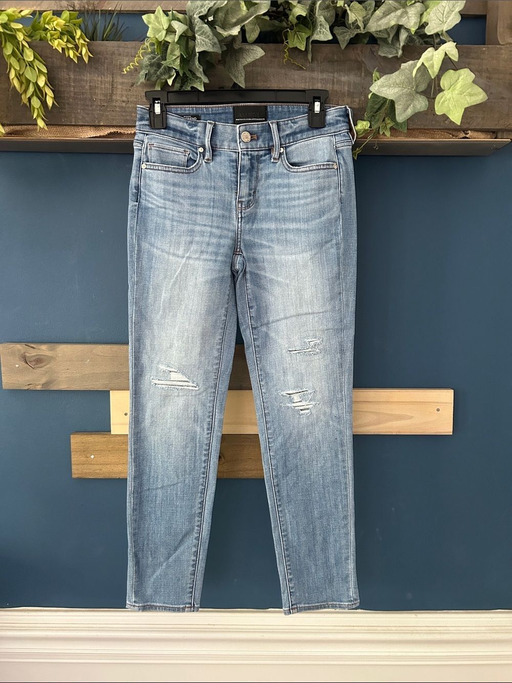 White House Black Market Girlfriend Jeans 00P